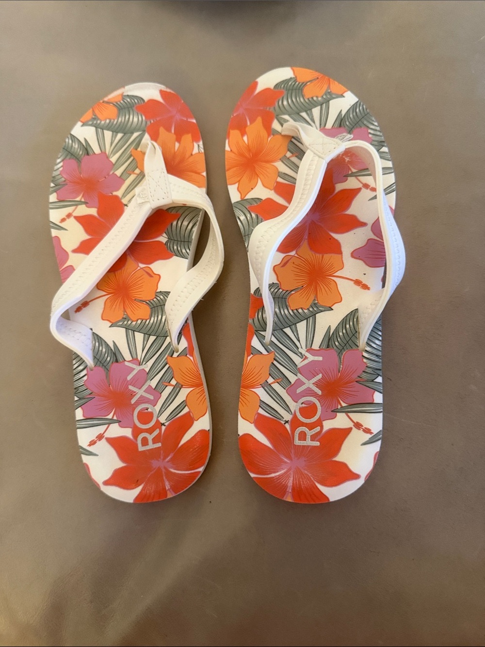Roxy Women’s  White Strap Flip Flops with Orange & Pink Floral Print Sz 8